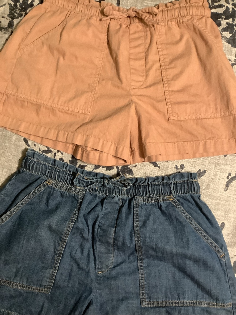 New never worn! 2 pairs Banana Republic mid rise paper bag style waist Shorts